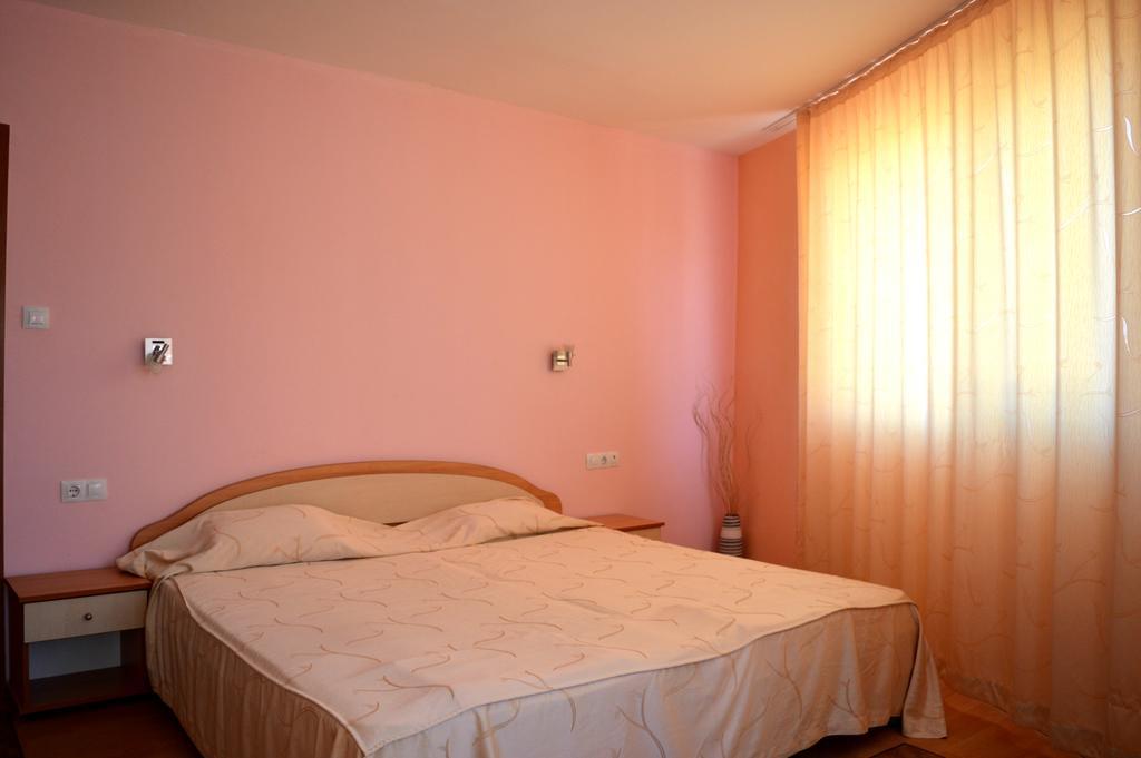 Family Hotel Coral Sozopol Room photo