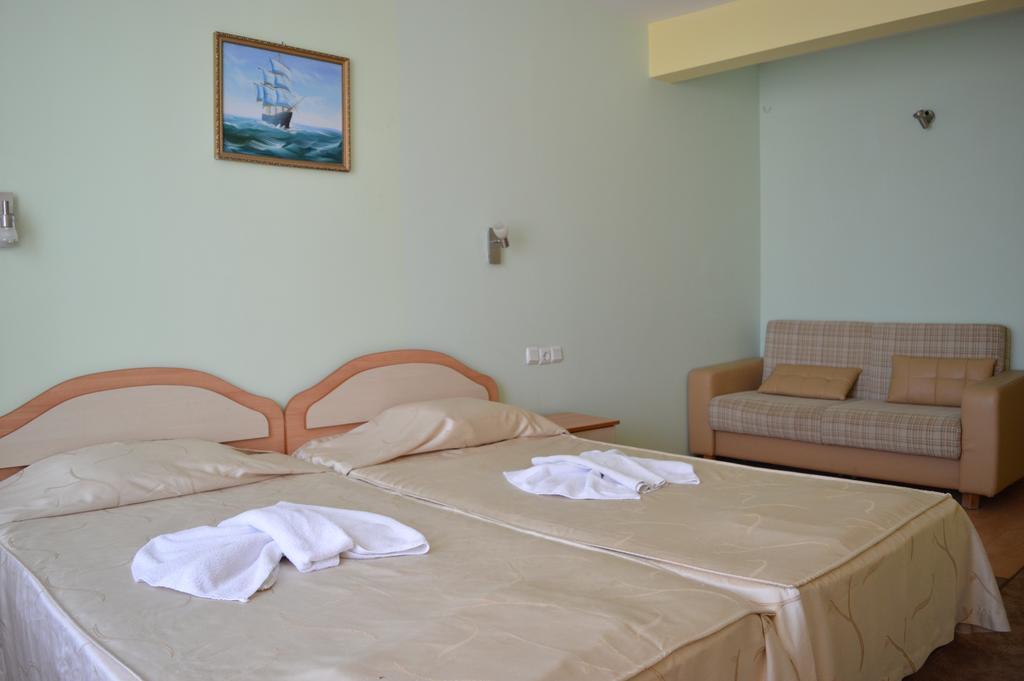 Family Hotel Coral Sozopol Exterior photo