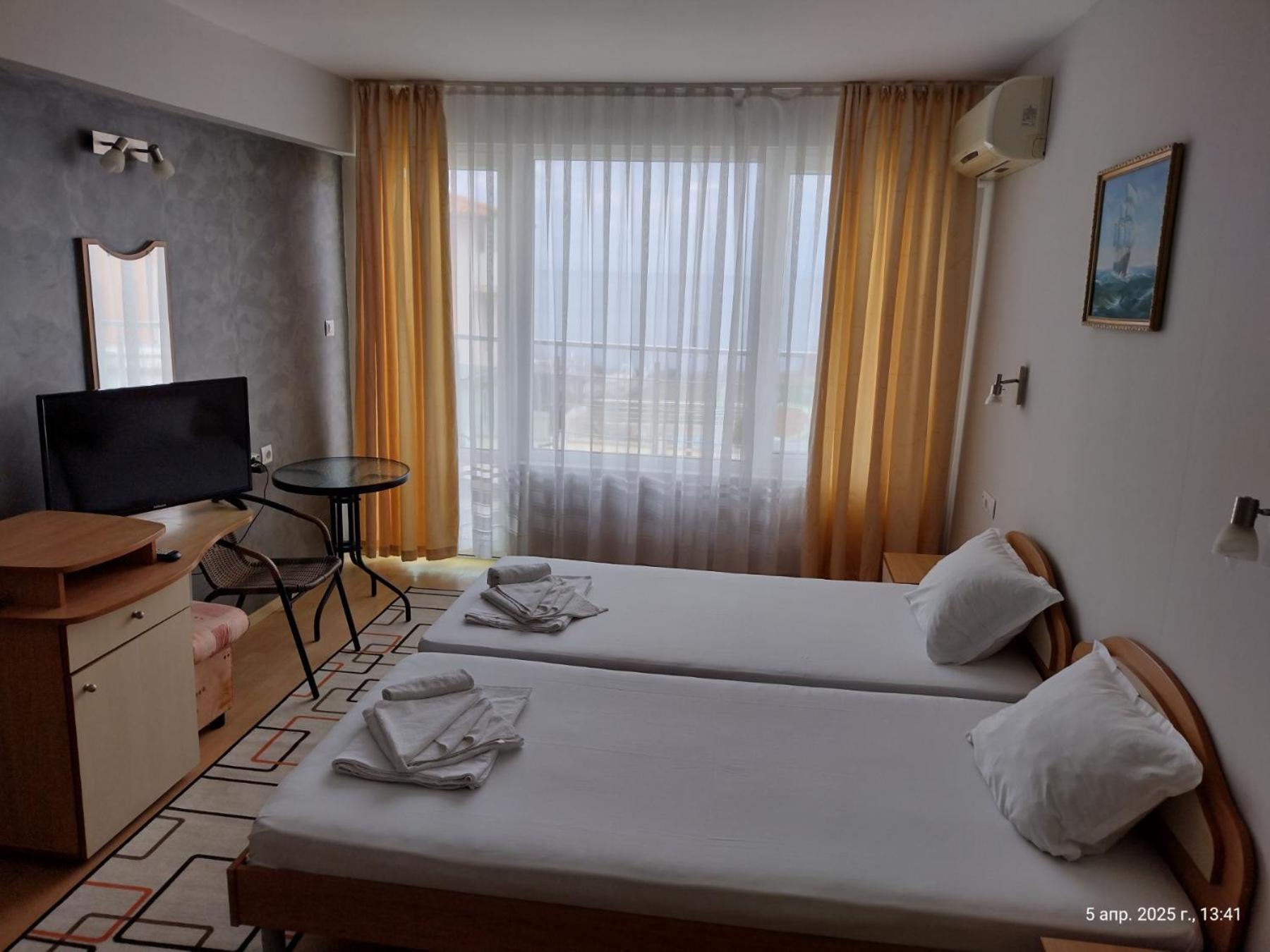 Family Hotel Coral Sozopol Exterior photo