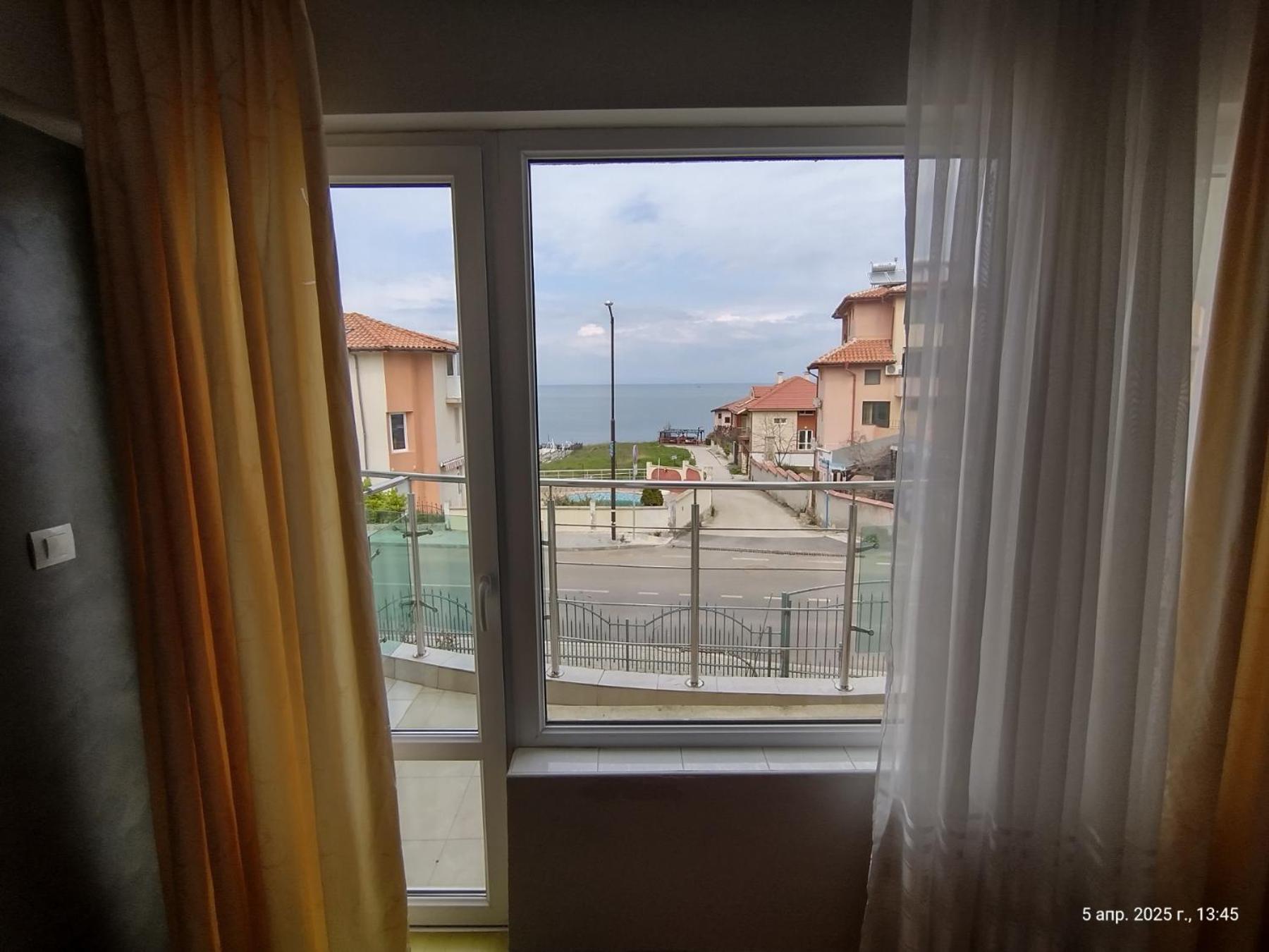 Family Hotel Coral Sozopol Exterior photo