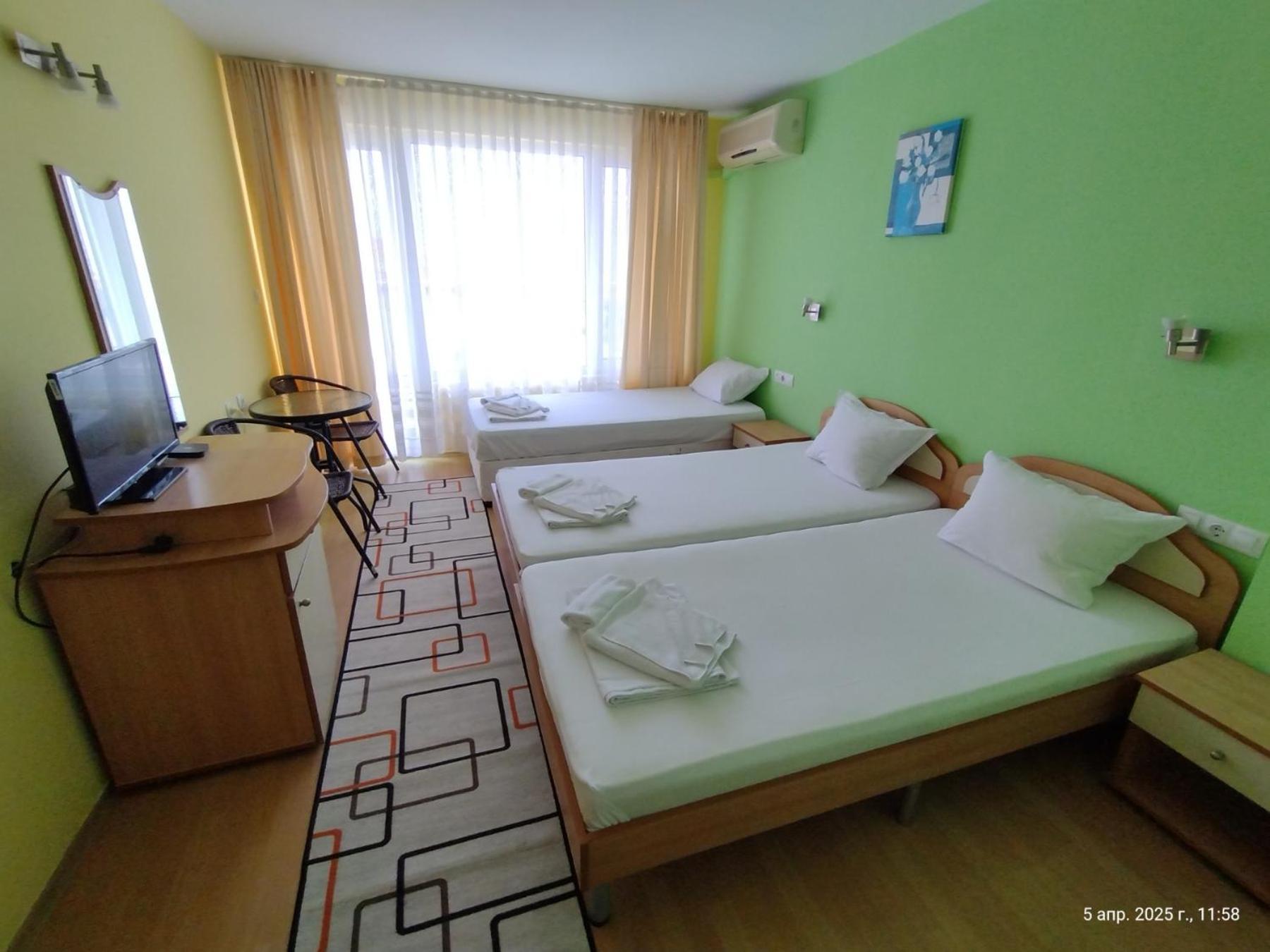 Family Hotel Coral Sozopol Exterior photo